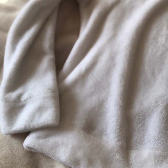 White soft pullover - Picture 2 of 2